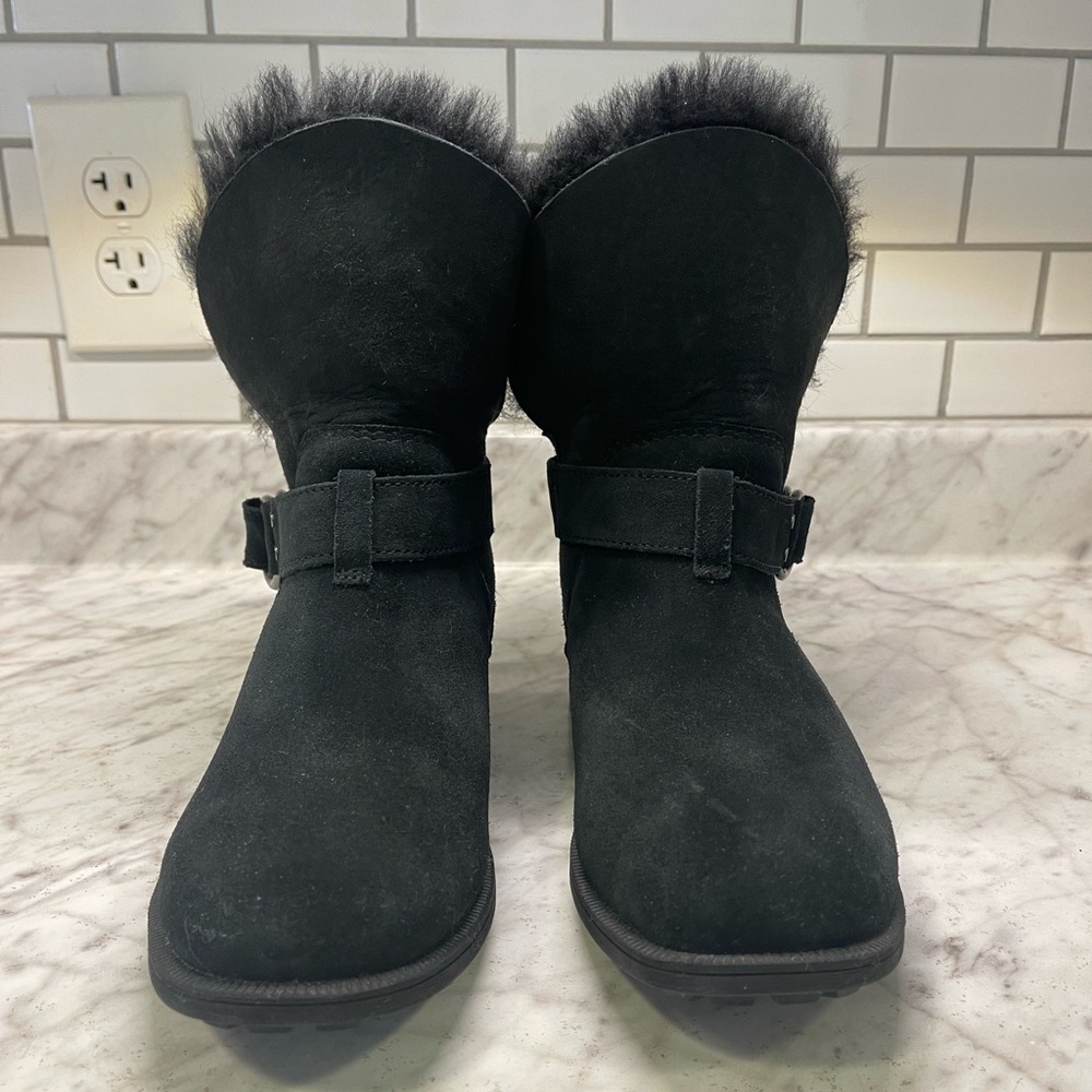 NWOT UGG Women’s Bodie Snow Boots, Black, Size 8, Never worn
S/N #1103469 - Picture 2 of 8
